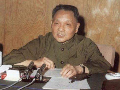 在中共十届三中全会上，邓小平被恢复一切党政军职务
