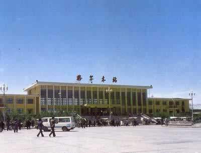 我国第一条高原铁路西宁至格尔木段交付使用