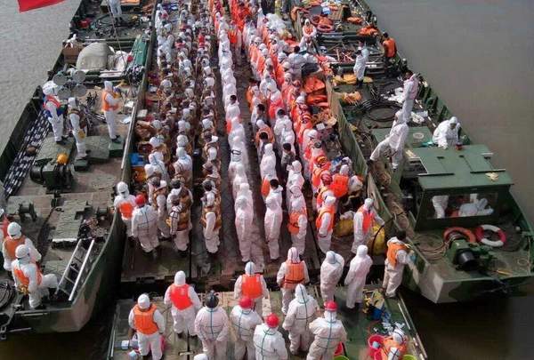 载458人“东方之星”号在长江被龙卷风掀翻