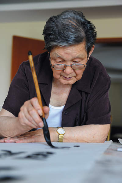 中国花鸟画艺术大师崔子范逝世
