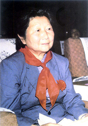 全国劳动模范斯霞在南京逝世，享年94岁