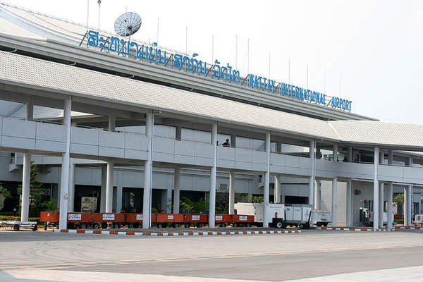 我国与老挝建立外交关系