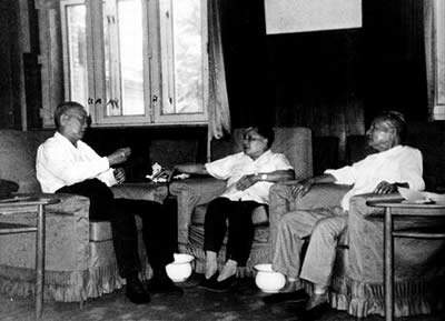 陈云邓小平李先念密商“交班”