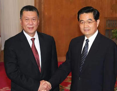 何厚铧当选澳门特区首任行政长官