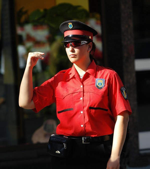 中国与安道尔建立外交关系