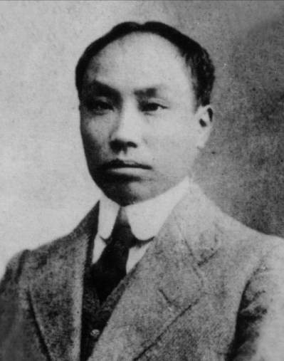 中共中央改组　陈独秀停职