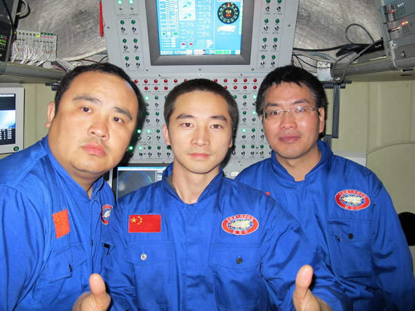 蛟龙号载人潜水器7000米级海试成功