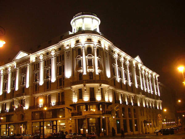我国与波兰建立外交关系