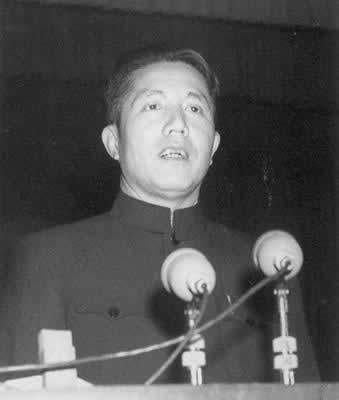 文艺理论家周扬逝世